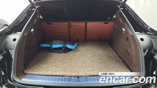Porsche Cayenne 2023 — ფოტო 13/20