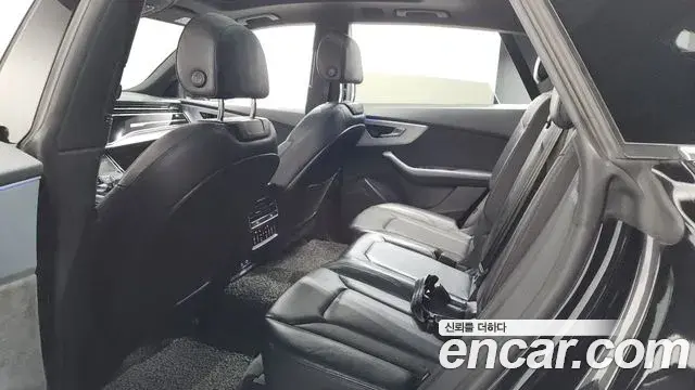 Audi Q8 2021 — Photo 30/35
