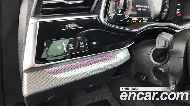 Audi Q8 2021 — Photo 15/35