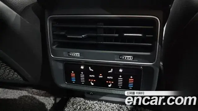Audi Q8 2021 — Photo 33/35