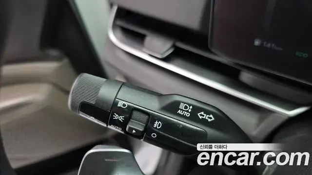 Kia Carnival 2024 — Şəkil 29/33