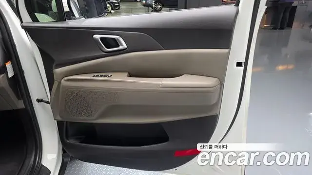 Kia Carnival 2024 — Şəkil 27/33