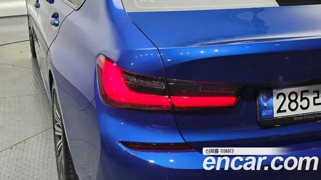 BMW 3 Series 2021 — Şəkil 8/31