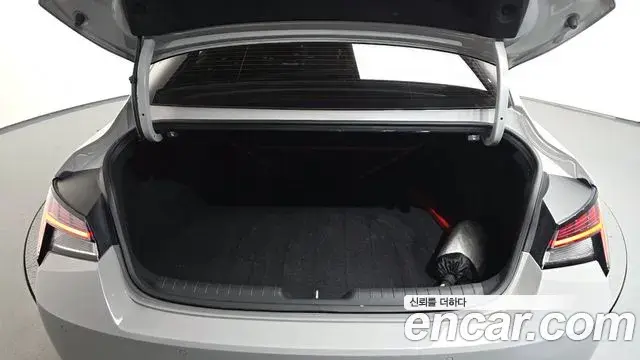 Hyundai The New Avante Hybrid 2022 — ფოტო 8/20