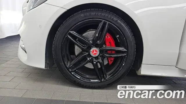 Mercedes-Benz E-Class 2018 — Photo 5/20