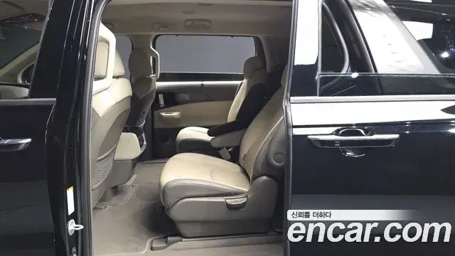 Kia Carnival 2025 — Şəkil 21/35