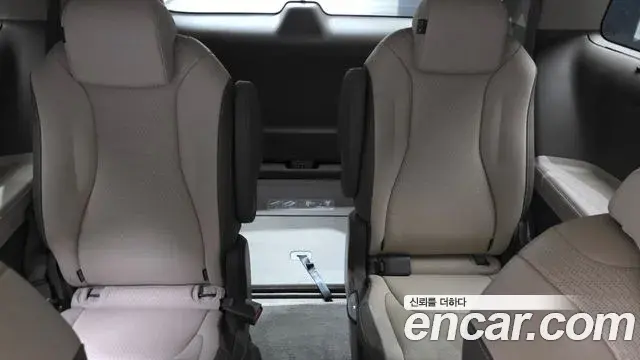 Kia Carnival 2025 — Şəkil 31/35