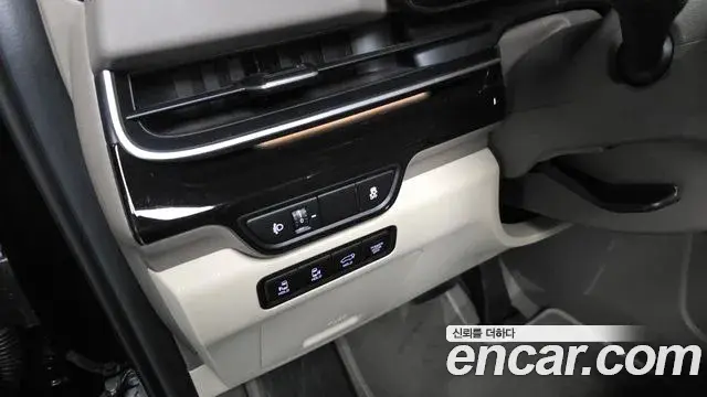 Kia Carnival 2025 — Şəkil 32/35