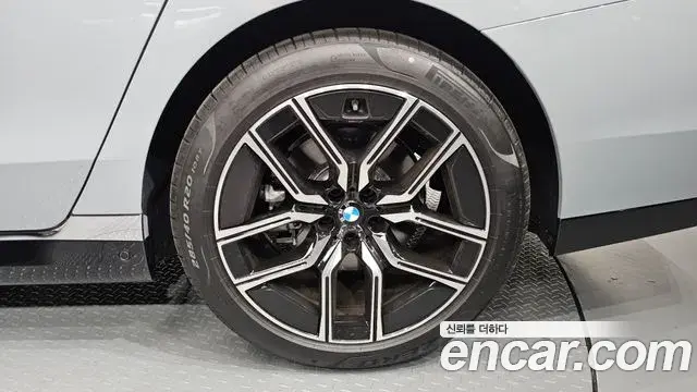 BMW 7 Series 2025 — Photo 10/35