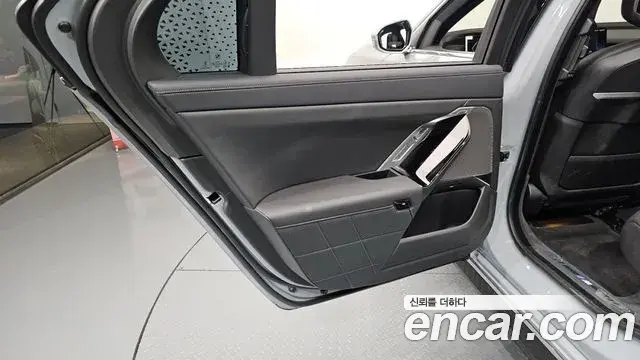 BMW 7 Series 2025 — Photo 15/35