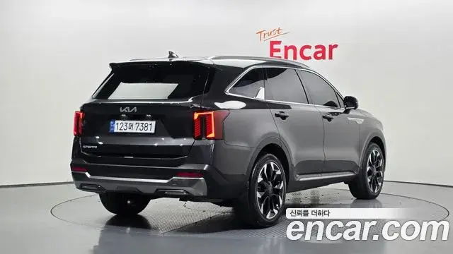 Kia Sorento 2023 — Фото 2/20