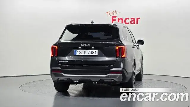 Kia Sorento 2023 — Фото 4/20