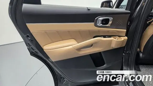Kia Sorento 2023 — Photo 17/35