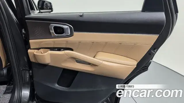 Kia Sorento 2023 — Photo 33/35