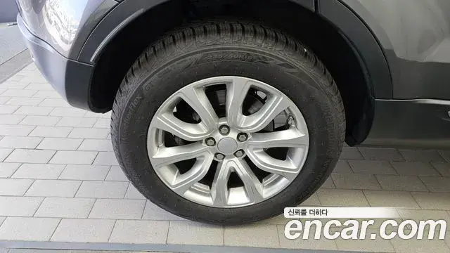 Land Rover Range Rover Evoque 2018 — Şəkil 28/34