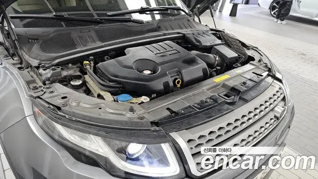 Land Rover Range Rover Evoque 2018 — Şəkil 32/34