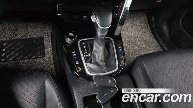 Kia Seltos 2019 — Şəkil 17/32