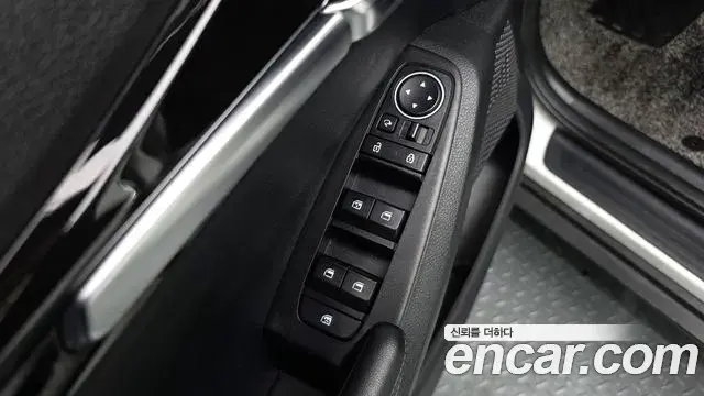 Kia Seltos 2019 — Şəkil 28/32