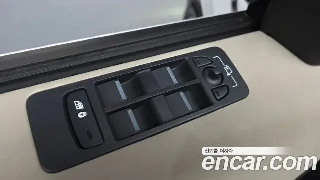 Land Rover Discovery Sport 2025 — Photo 13/32
