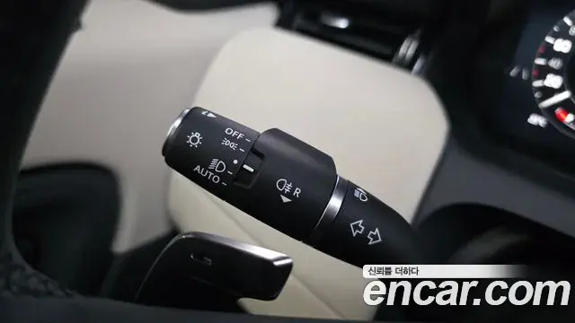 Land Rover Discovery Sport 2025 — Photo 14/32