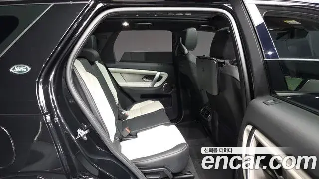 Land Rover Discovery Sport 2025 — Фото 11/20