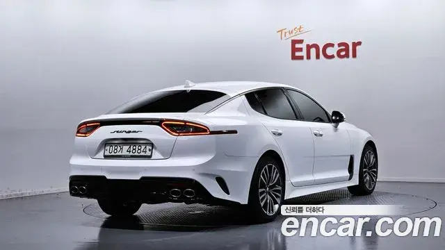 Kia Stinger 2018 — Фото 2/20