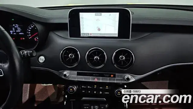 Kia Stinger 2018 — Фото 13/20