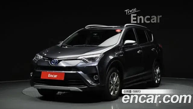 Toyota RAV4 2018 — Фото 1/20