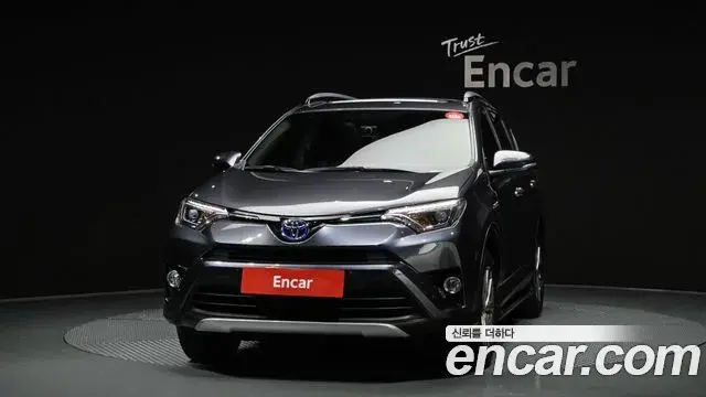 Toyota RAV4 2018 — Фото 3/20
