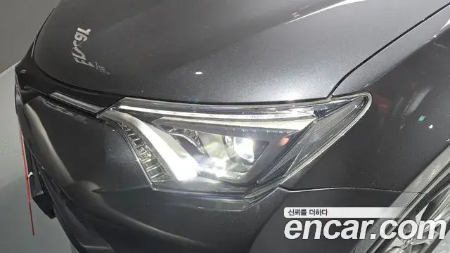 Toyota RAV4 2018 — ფოტო 26/31