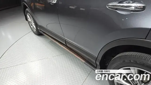 Toyota RAV4 2018 — ფოტო 9/31