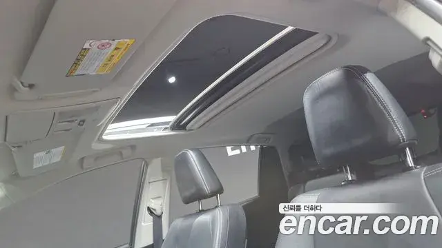 Toyota RAV4 2018 — ფოტო 21/31