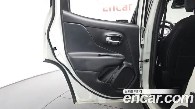 Jeep Renegade 2021 — Şəkil 14/30