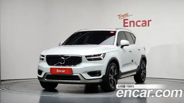 Volvo XC40 2021 — Photo 16/34