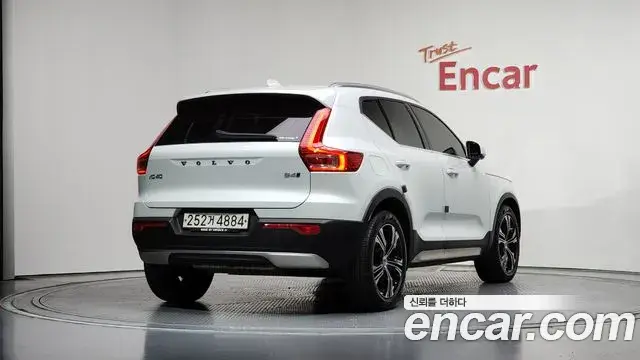 Volvo XC40 2021 — Photo 11/34