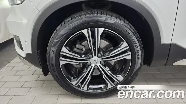 Volvo XC40 2021 — Photo 7/34
