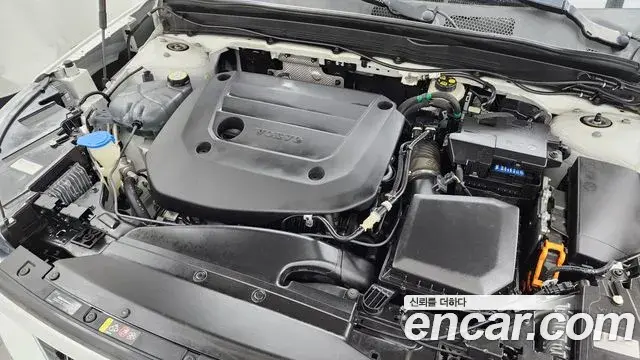 Volvo XC40 2021 — Photo 22/34