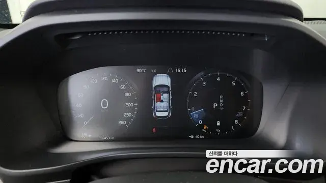 Volvo XC40 2021 — Photo 25/34