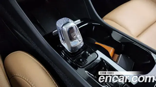 Volvo XC40 2021 — Photo 28/34