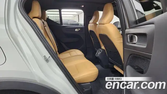 Volvo XC40 2021 — Photo 26/34