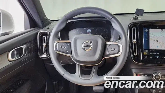 Volvo XC40 2021 — Photo 21/34