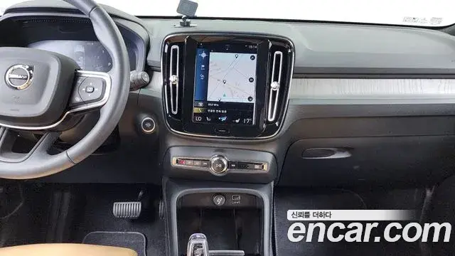 Volvo XC40 2021 — Photo 12/34