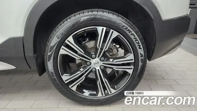 Volvo XC40 2021 — Photo 8/34