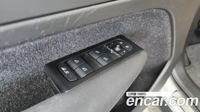 Volvo XC40 2021 — Photo 20/34