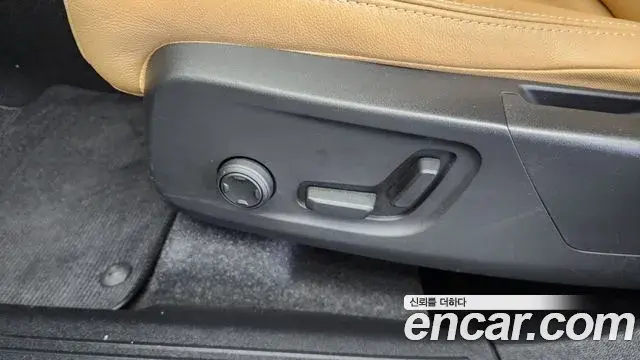 Volvo XC40 2021 — Photo 23/34