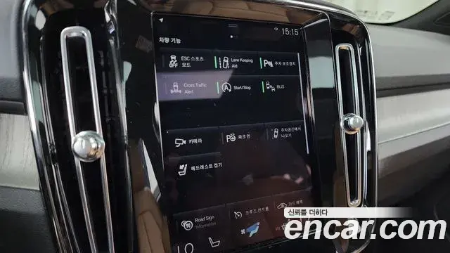 Volvo XC40 2021 — Photo 9/34