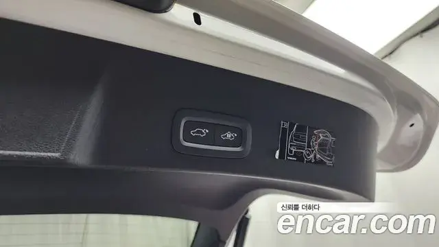Volvo XC40 2021 — Photo 30/34