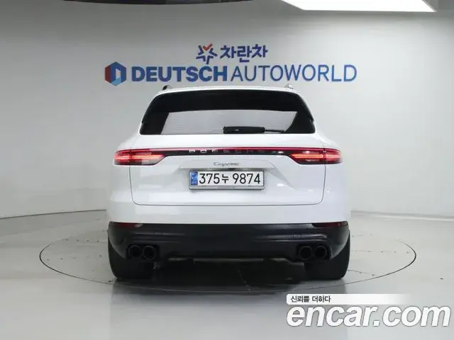 Porsche Cayenne 2019 — ფოტო 14/20
