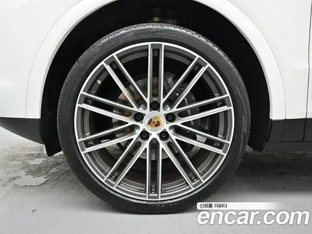 Porsche Cayenne 2019 — ფოტო 5/20