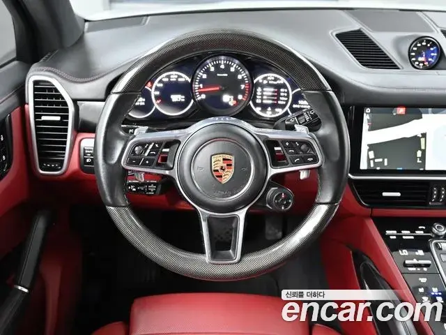 Porsche Cayenne 2019 — ფოტო 16/20